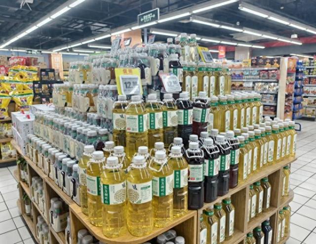 夏日饮品热战升级：新品牌“砸场”，大包装成新宠