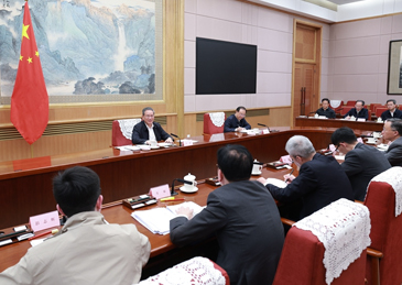 李强主持召开经济形势专家和企业家座谈会