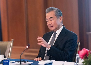 王毅：妥协退缩只会让霸凌者得寸进尺