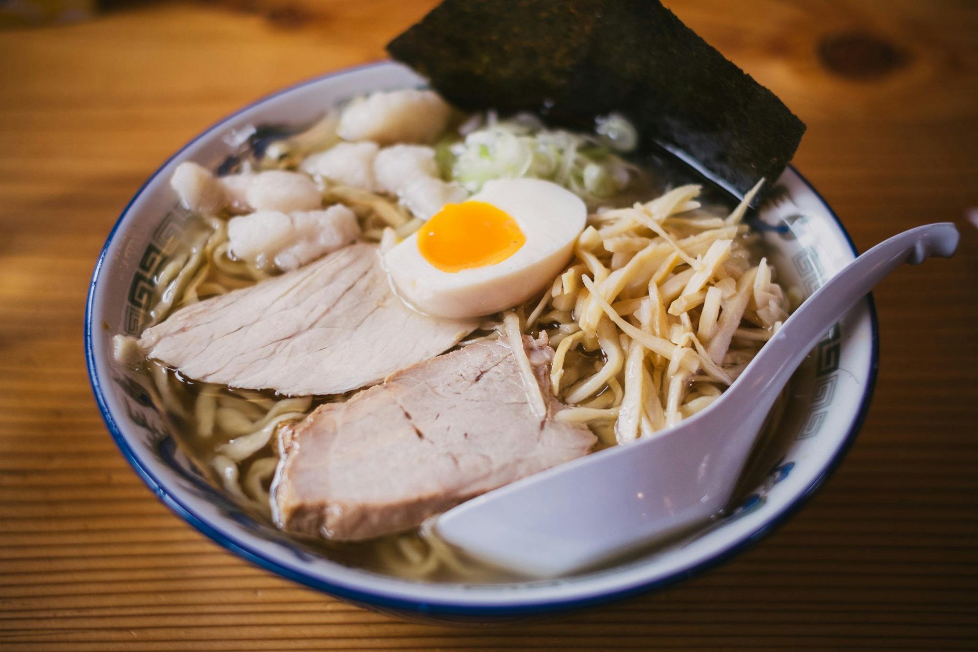 日系餐饮败退，味千拉面被遇见小面们“围剿”，入华29年下调特许经营费