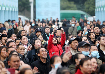 商务部：确保全年消费活动不断，形成波浪式消费热潮